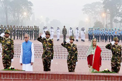 স্মৃতিসৌধে রাষ্ট্রপতি ও প্রধানমন্ত্রীর শ্রদ্ধা নিবেদন