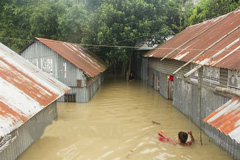বন্যায় দুইদিনে প্রাণ গেল ৩৭ জনের