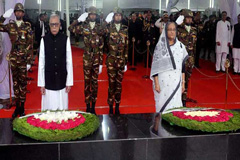 বঙ্গবন্ধুর প্রতিকৃতিতে রাষ্ট্রপতি-প্রধানমন্ত্রীর শ্রদ্ধা