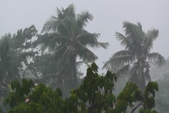 সারা দেশে ভারি বর্ষণ ও ভূমিধসের আশঙ্কা