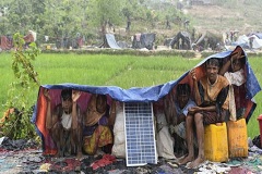 রোহিঙ্গাদের দুর্বলতার সুযোগে তৎপর দালাল চক্র