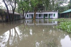 বন্যায় তিন সহস্রাধিক বিদ্যালয় বন্ধ