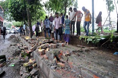 বিএসএমএমইউ’র প্রাচীর ধসে আহত নারীর মৃত্যু