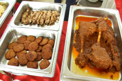 বসুন্ধরা কনভেনশন সেন্টারে চলছে ইফতারি মেলা