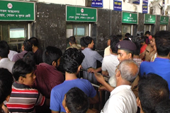 রাজধানীর কাউন্টারগুলোতে পাওয়া যাচ্ছে না ২২ থেকে ২৪ তারিখের টিকেট