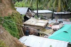 কক্সবাজারে পাহাড়ের পাদদেশে ঝুঁকি নিয়ে বাস করছে ৩ লাখের বেশি মানুষ