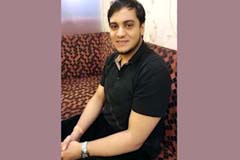 সাফাত আহমেদের বাসায় অভিযান