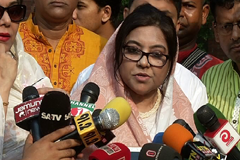 ১১৮ তম জন্মজয়ন্তীতে শ্রদ্ধা জানাতে কবীর সমাধীস্থলে মানুষের ঢল