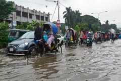 টানা বৃষ্টি : জলজটে দুর্ভোগে নগরবাসী