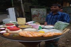 ঝালমুড়ি-ফুচকা-ভেলপুরিতে টাইফয়েড-আমাশয়-ডায়রিয়ার জীবাণু!