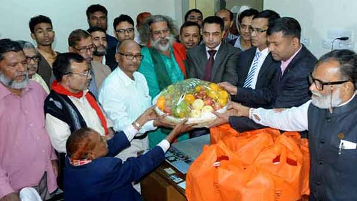 মুক্তিযোদ্ধাদের প্রধানমন্ত্রীর শুভেচ্ছা উপহার