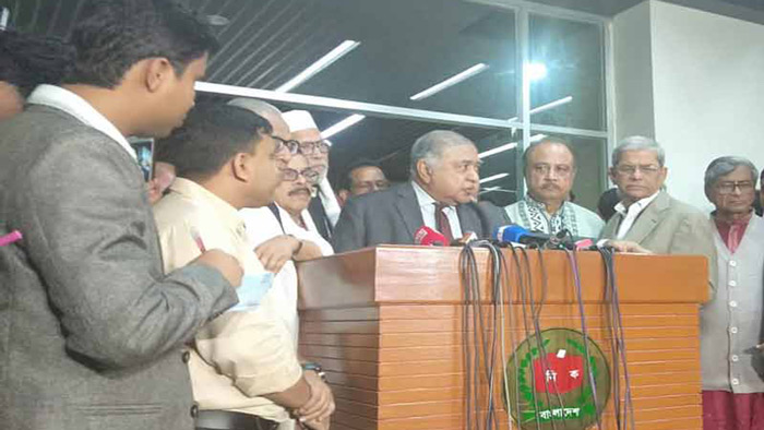 কোথাও ধানের শীষের পোস্টার নেই