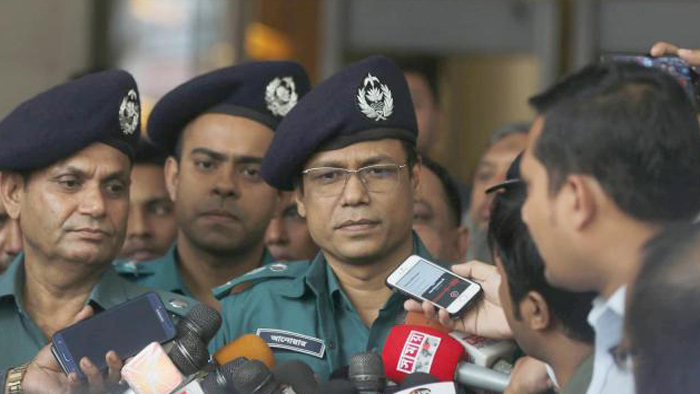 ড. কামালের সঙ্গে সাক্ষাৎ করলেন পুলিশ কর্মকর্তারা