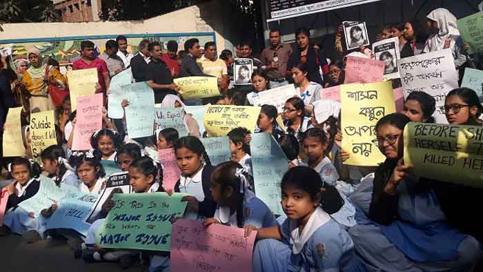আজও বিক্ষোভে উত্তাল ভিকারুননিসা