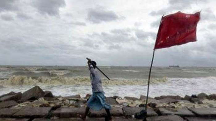 বন্দরে ৩ নম্বর সতর্ক সংকেত