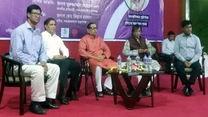 সরকারি চাকরিতে প্রবেশের বয়সসীমা ৩৫ বছর করা হবে: মেনন