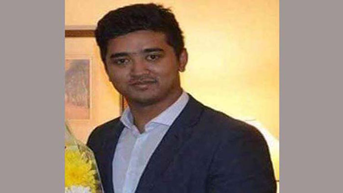 আমীর খসরুর সঙ্গে কথোপকথনকারী সেই নওমি আটক