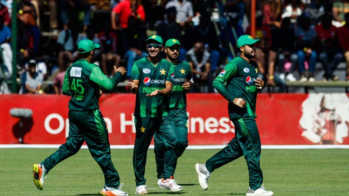 টসে জিতে পাকিস্তানকে ফিল্ডিংয়ে পাঠালো হংকং