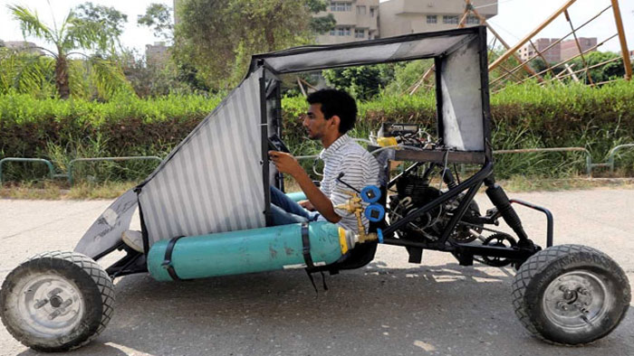 বাতাসে চলা গাড়ির নকশা মিশরের ছাত্রদের