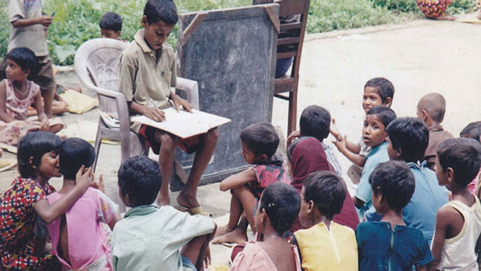 বিশ্বের সবচেয়ে কম বয়সী প্রধান শিক্ষক