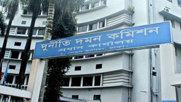 বিচারপতি সিনহার ভাইয়ের ‘অবৈধ সম্পদের’ খোঁজে দুদক