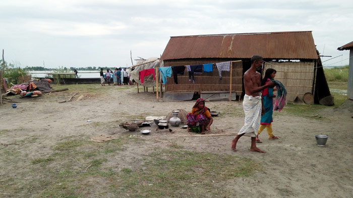 ইসলামপুরে ৭০০ ঘরবাড়ি নদী গর্ভে বিলীন