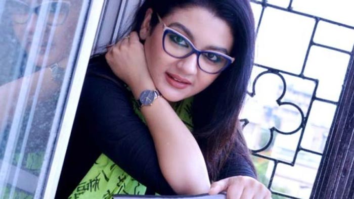 মুক্তির প্রথম দিনে ‘দেবী’র চমক, উচ্ছ্বসিত জয়া