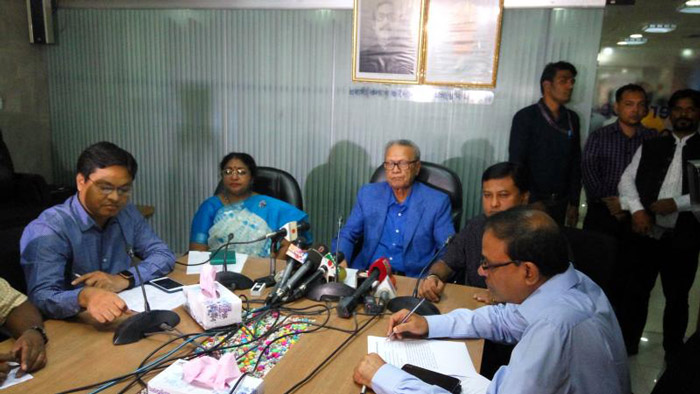 ১০ এজেন্সির নিয়ন্ত্রণ আমাদের হাতে নেই: প্রবাসী কল্যাণ মন্ত্রী