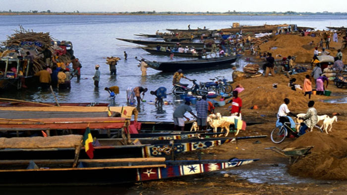 মালিতে ট্রাক দুর্ঘটনায় নিহত ২০