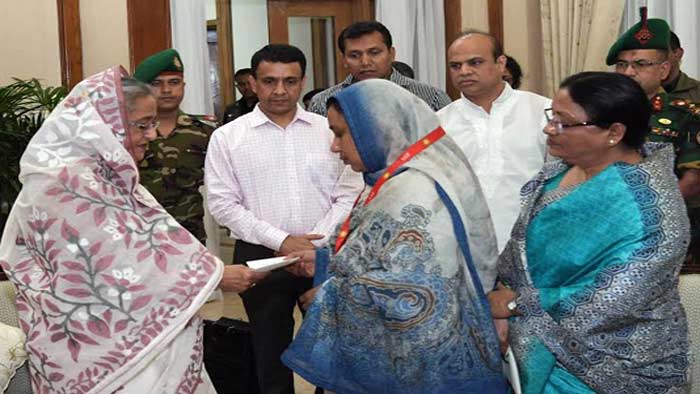 অধ্যাপক মাহবুবের চিকিৎসায় প্রধানমন্ত্রীর ৫০ লাখ টাকা অনুদান
