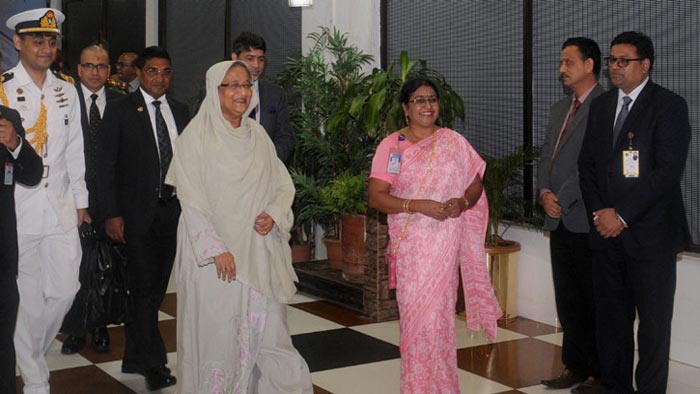 দেশে ফিরেছেন প্রধানমন্ত্রী