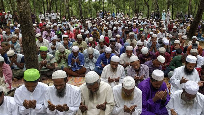 রোহিঙ্গাদের চোখের জলে ঈদ: দেশে ফেরার আকুতি