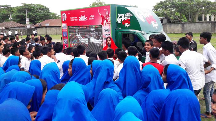 শিক্ষার্থীদের আদর্শ নাগরিক হওয়ার শপথ পাঠ করালেন রোকেয়া প্রাচী