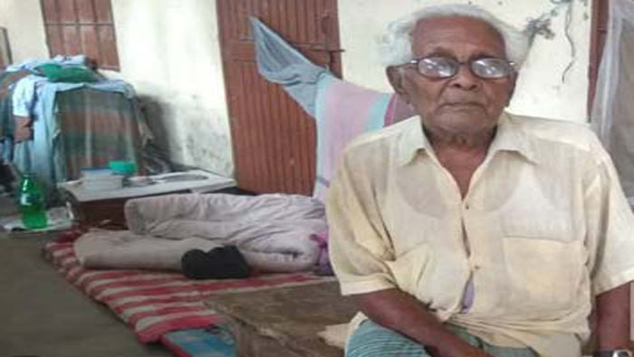আর্থিক সংকটে শিক্ষকের রাত কাটছে স্কুলের বারান্দায়