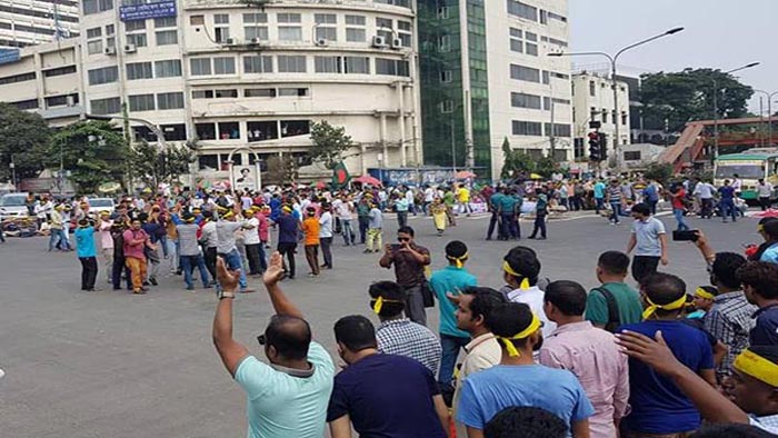 শাহবাগ থেকে শিক্ষার্থীদের সরিয়ে দিল পুলিশ: আটক ৫