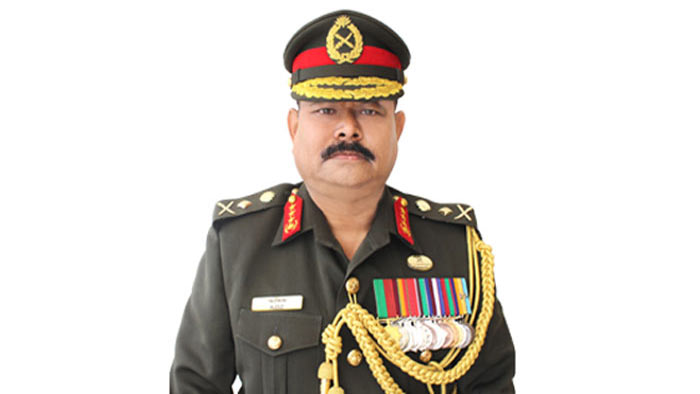 সেনাপ্রধানের দায়িত্ব নিলেন আজিজ আহমেদ