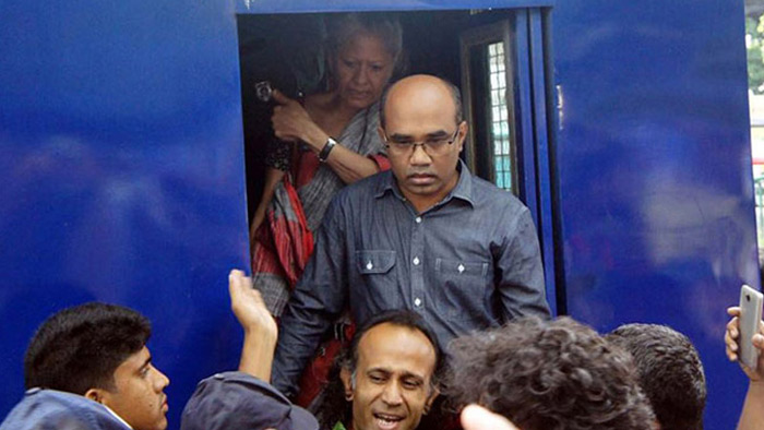 আটক জাবি শিক্ষককে ছেড়ে দিয়েছে পুলিশ