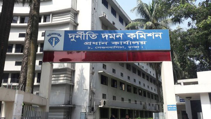 সাত ব্যবসায়ীকে দুদকে তলব
