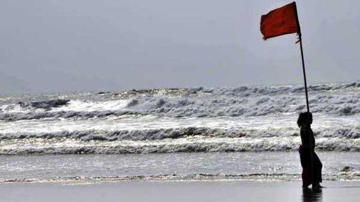 নৌবন্দরে এক নম্বর সতর্কতা সংকেত  