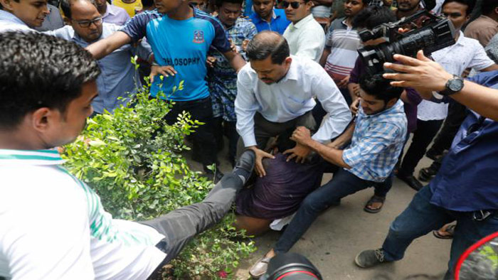 কোটা আন্দোলন : হামলার প্রতিবাদে কাল থেকে লাগাতার অবরোধ