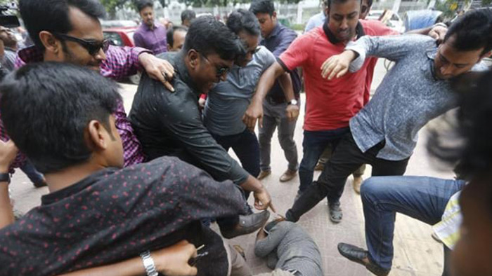 কোটা আন্দোলন: হামলাকারীদের আটকের দাবি