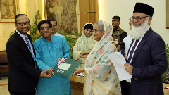 প্রধানমন্ত্রীর ত্রাণ ও কল্যাণ তহবিলে ইসলামী ব্যাংকের ৫ কোটি টাকা