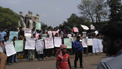 আন্দোলন স্থগিতের সিদ্ধান্ত প্রত্যাখ্যান : ফের উত্তাল ঢাবি