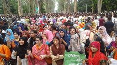 রাজশাহীর তিন বিশ্ববিদ্যালয় শিক্ষার্থীদের মহাসড়ক অবরোধ