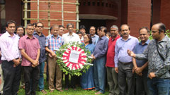 ওয়াজেদ মিয়ার মৃত্যুবার্ষিকীতে জাবি শিক্ষকদের শ্রদ্ধা