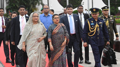 শান্তিনিকেতনে পৌঁছেছেন প্রধানমন্ত্রী