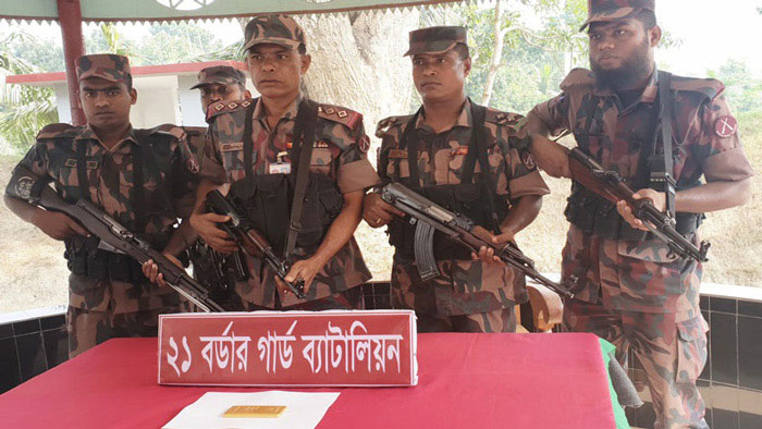 বেনাপোলে ৫০ লাখ টাকার স্বর্ণের বার উদ্ধার