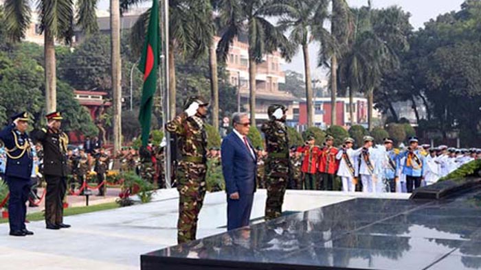 শিখা অনির্বাণে রাষ্ট্রপতির শ্রদ্ধা নিবেদন
