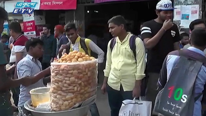 রাস্তার খোলা খাবার খেয়ে জটিল রোগে ভুগছেন শিক্ষার্থীরা [ভিডিও]