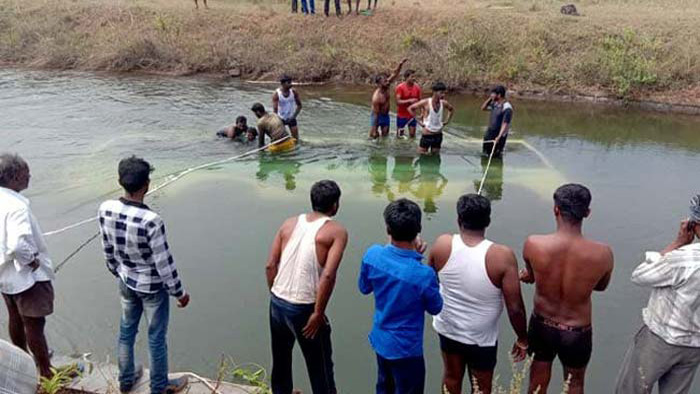 ভারতে বাস খাদে পড়ে নিহত ২৫